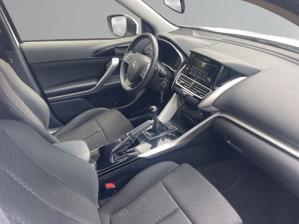 Fahrzeugabbildung Mitsubishi Eclipse Cross 2WD 1.5 T-Mivec Basis AHK PDC Tempomat