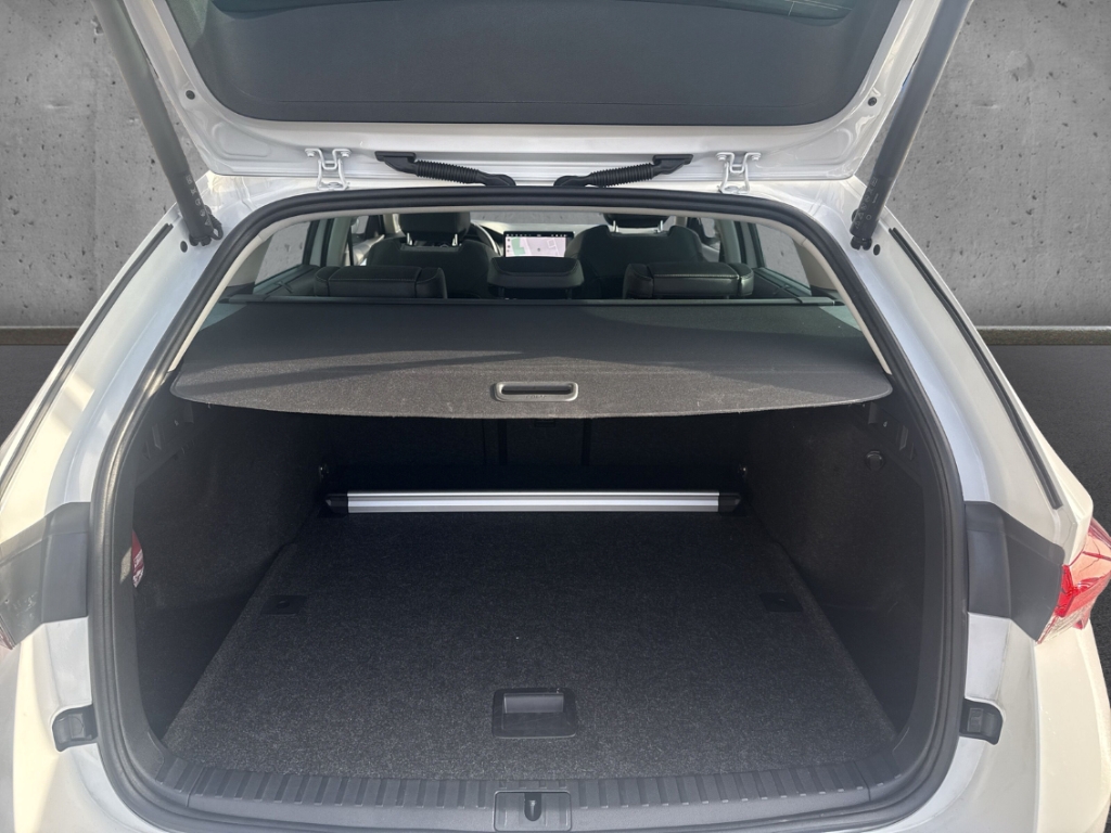 Fahrzeugabbildung SKODA Octavia Combi TDI DSG Tour AHK MatrLED Pano Navi