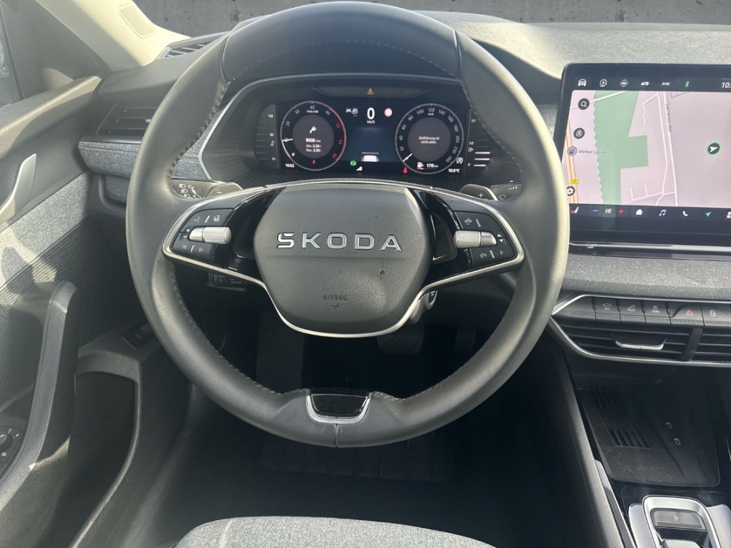 Fahrzeugabbildung SKODA Octavia Combi TDI DSG Tour AHK MatrLED Pano Navi