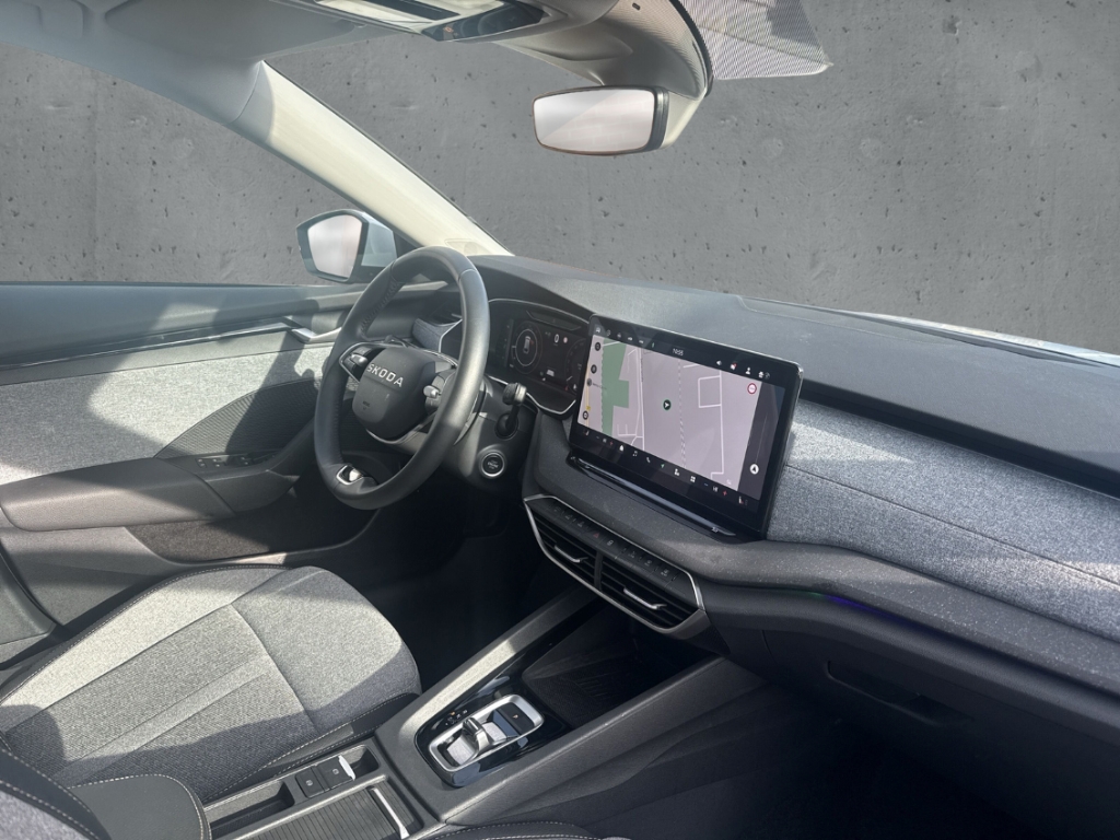 Fahrzeugabbildung SKODA Octavia Combi TDI DSG Tour AHK MatrLED Pano Navi