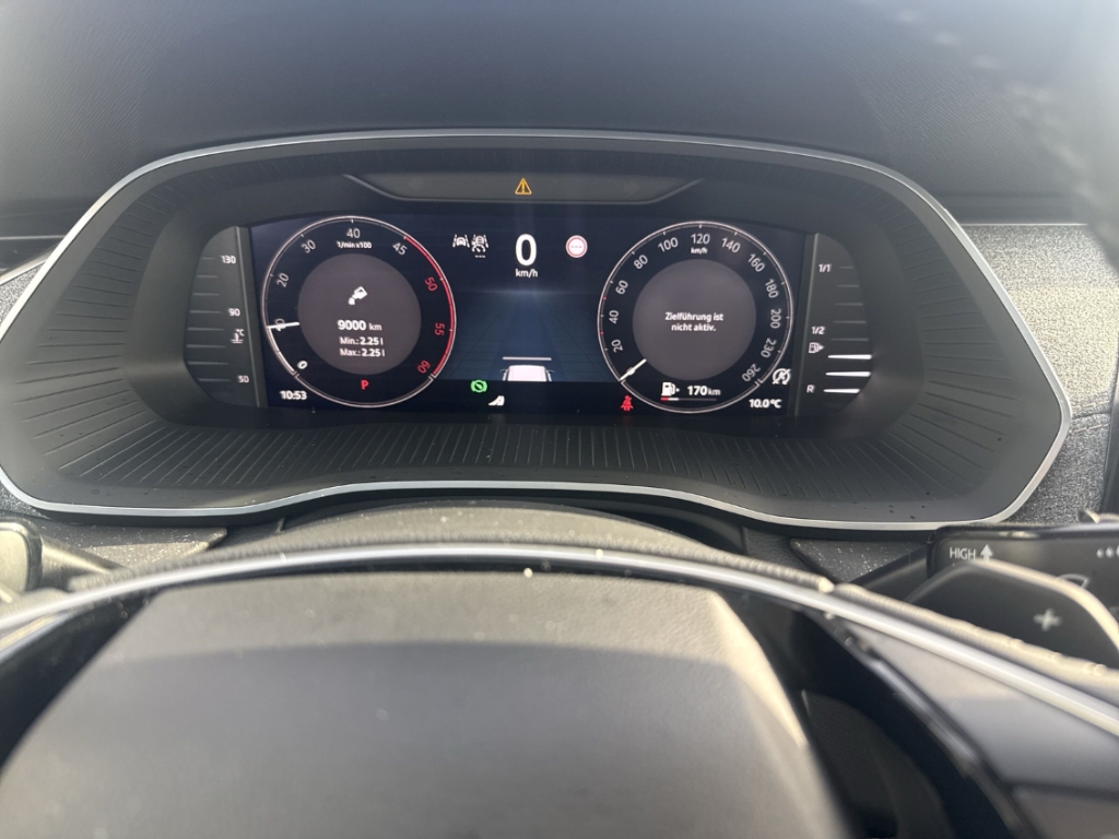 Fahrzeugabbildung SKODA Octavia Combi TDI DSG Tour AHK MatrLED Pano Navi