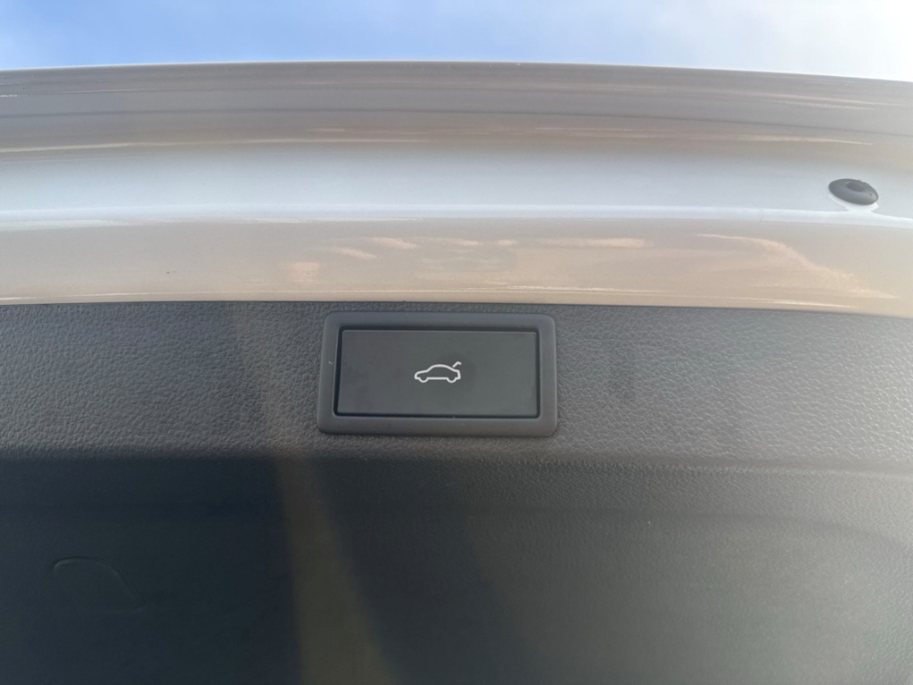 Fahrzeugabbildung SKODA Octavia Combi TDI DSG Tour AHK MatrLED Pano Navi