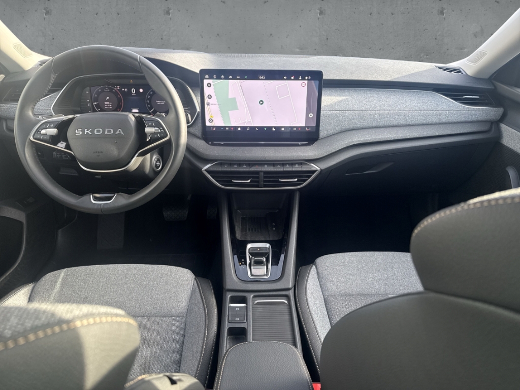 Fahrzeugabbildung SKODA Octavia Combi TDI DSG Tour AHK MatrLED Pano Navi