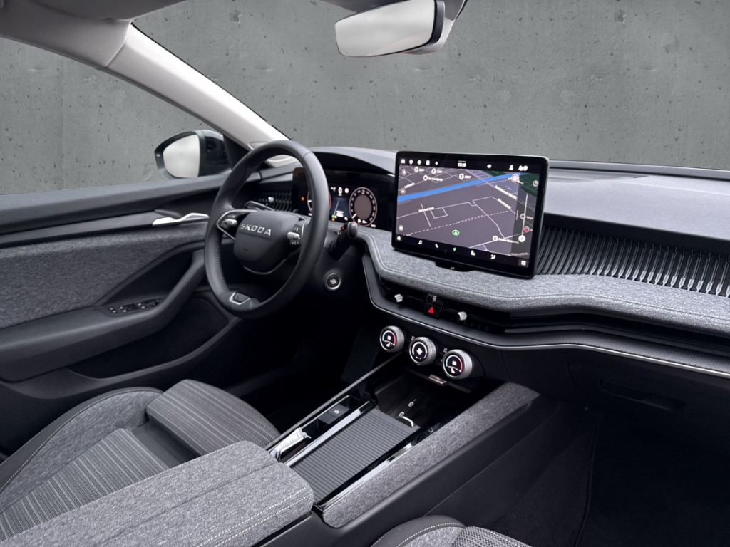 Fahrzeugabbildung SKODA Superb Combi TDI DSG Selection AHK Matrix Kamera