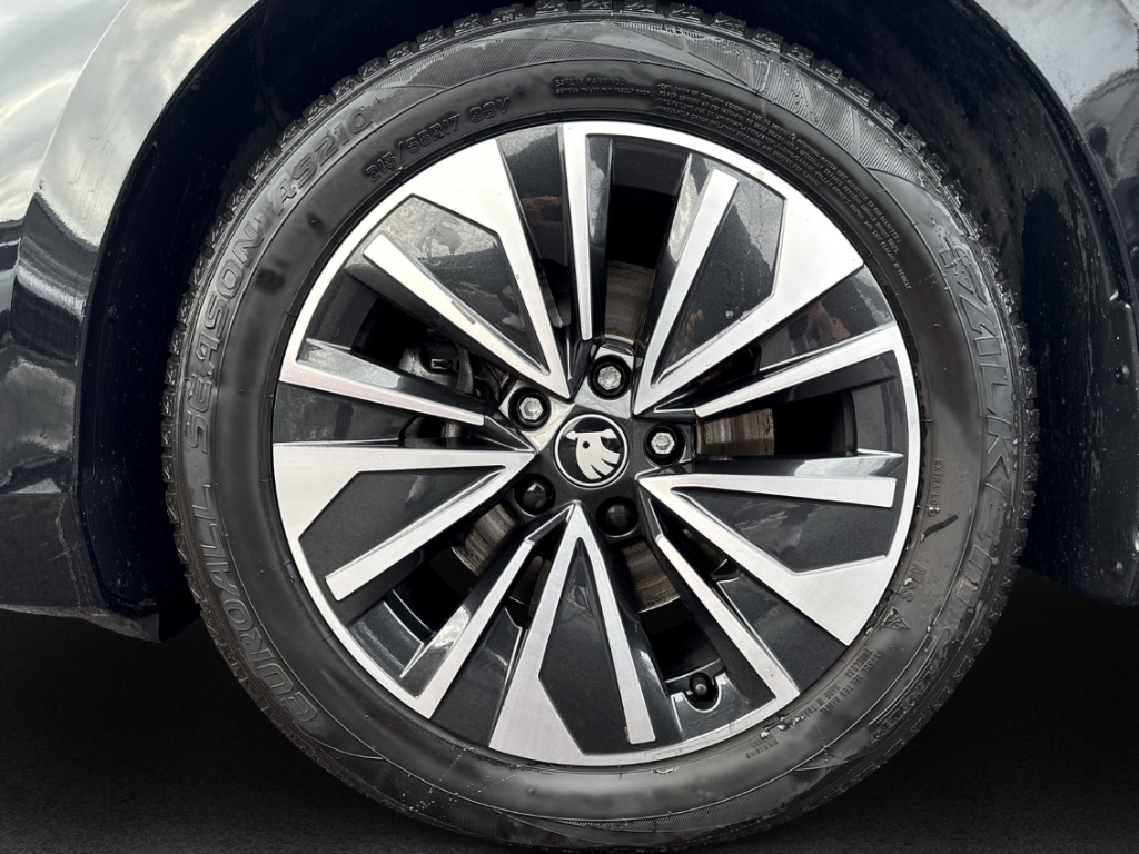 Fahrzeugabbildung SKODA Superb Combi TDI DSG Selection AHK Matrix Kamera