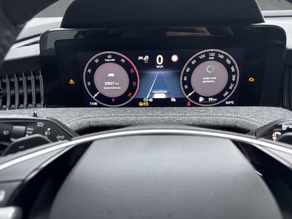 Fahrzeugabbildung SKODA Superb Combi TDI DSG Selection AHK Matrix Kamera