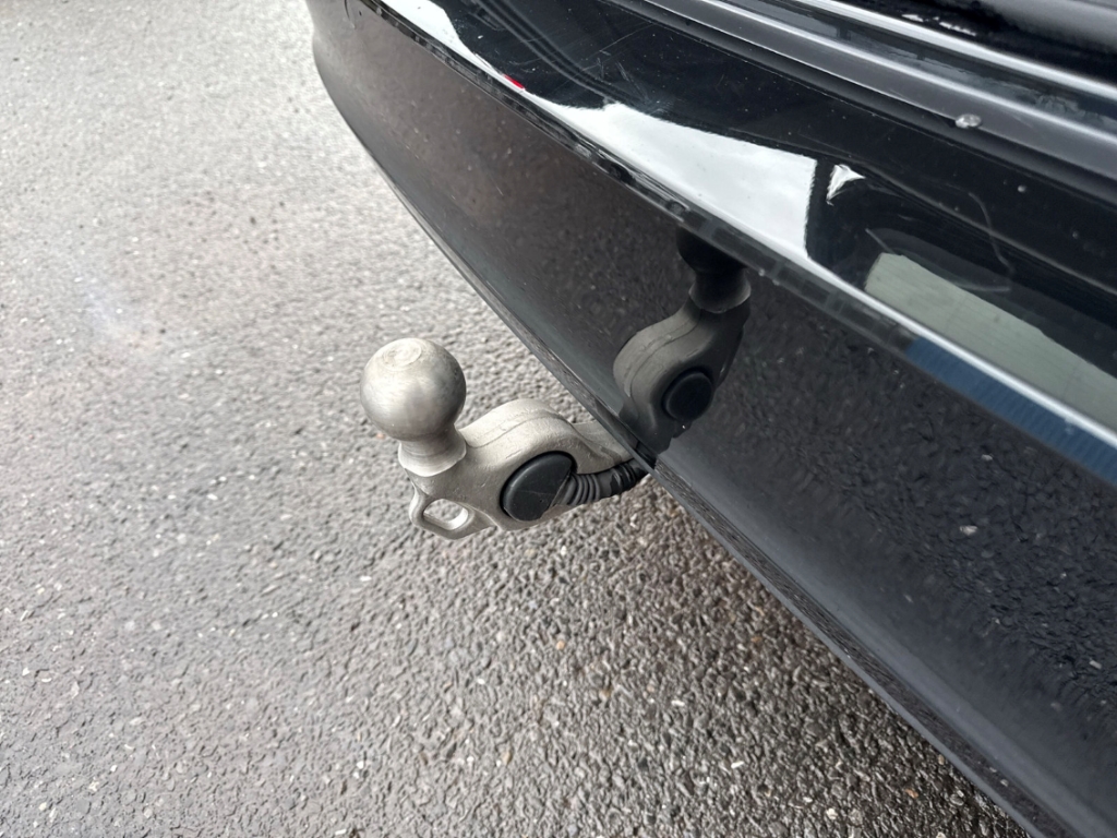 Fahrzeugabbildung SKODA Superb Combi TDI DSG Selection AHK Matrix Kamera