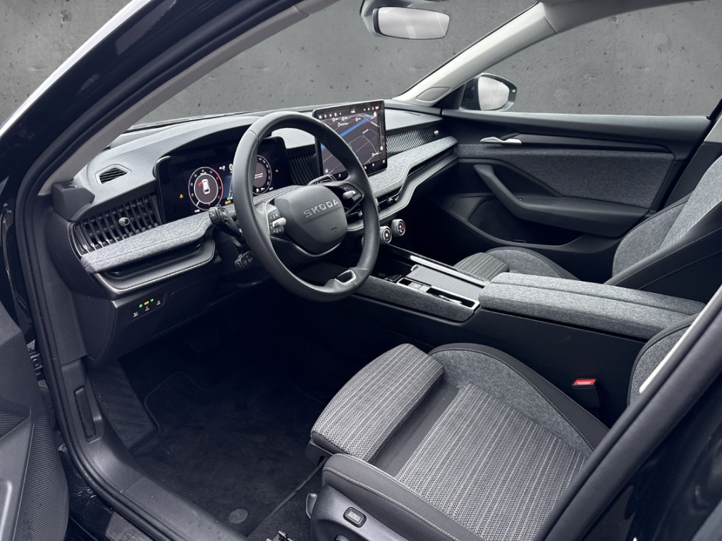 Fahrzeugabbildung SKODA Superb Combi TDI DSG Selection AHK Matrix Kamera