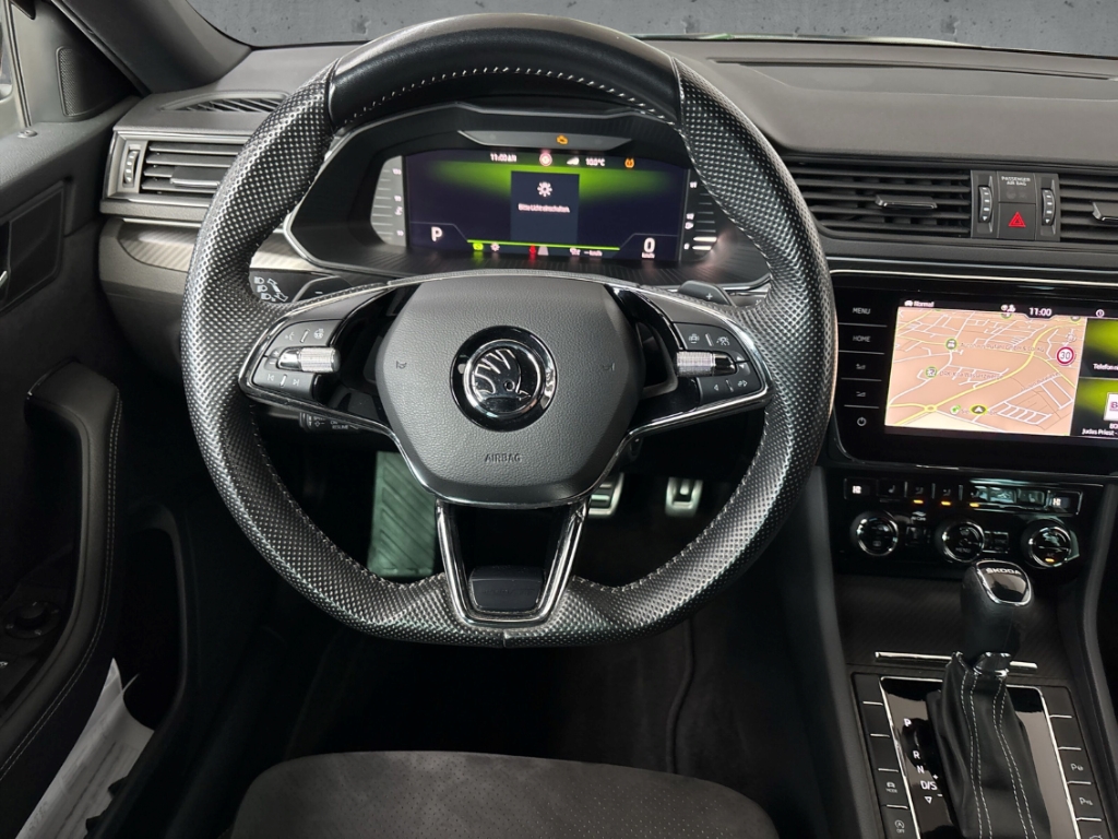Fahrzeugabbildung SKODA Superb Combi 2.0 TDI Sportline AHK LED NAV SHZ v+h