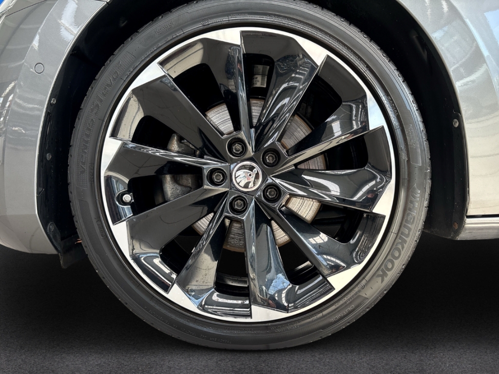 Fahrzeugabbildung SKODA Superb Combi 2.0 TDI Sportline AHK LED NAV SHZ v+h