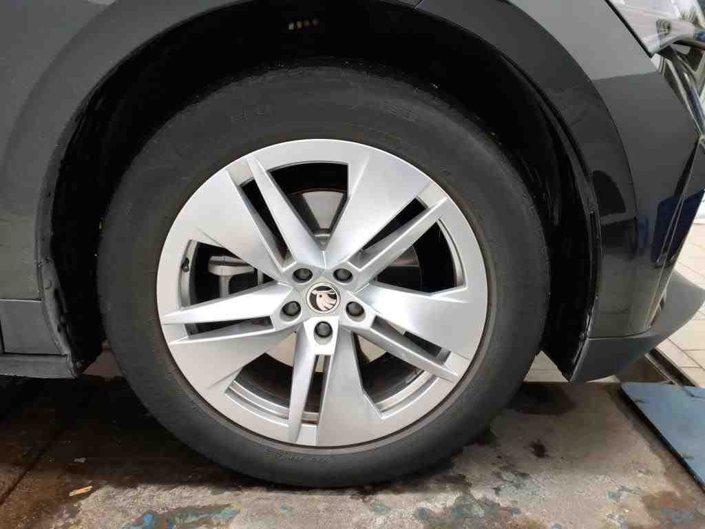 Fahrzeugabbildung SKODA Enyaq iV 60 Loft Navi Tempo Wärmepumpe Kamera