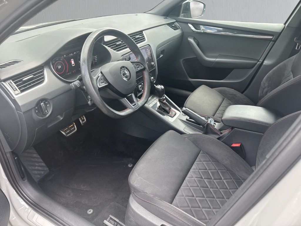 Fahrzeugabbildung SKODA Octavia 2.0 TDI RS 4x4 RKam AHK SHZ elHeck DCC Sportpaket AD Digitales Cockpit