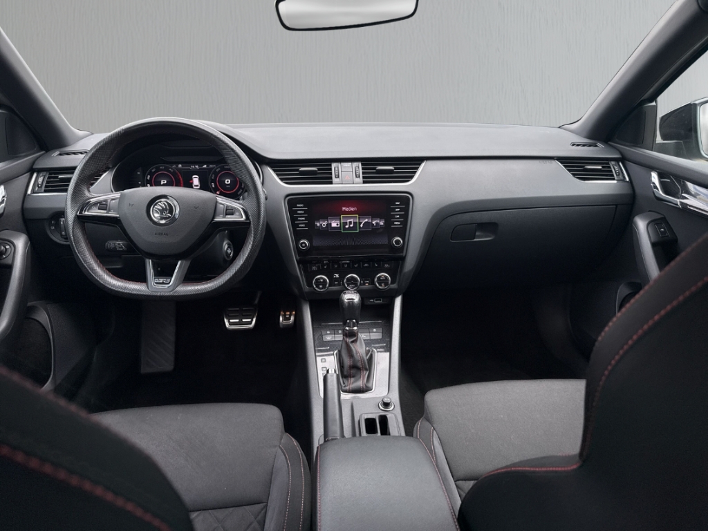 Fahrzeugabbildung SKODA Octavia 2.0 TDI RS 4x4 RKam AHK SHZ elHeck DCC Sportpaket AD Digitales Cockpit