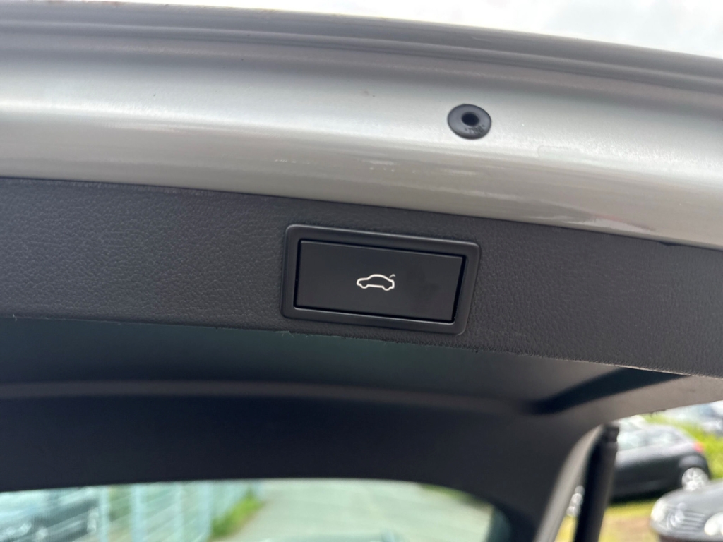 Fahrzeugabbildung SKODA Octavia 2.0 TDI RS 4x4 RKam AHK SHZ elHeck DCC Sportpaket AD Digitales Cockpit