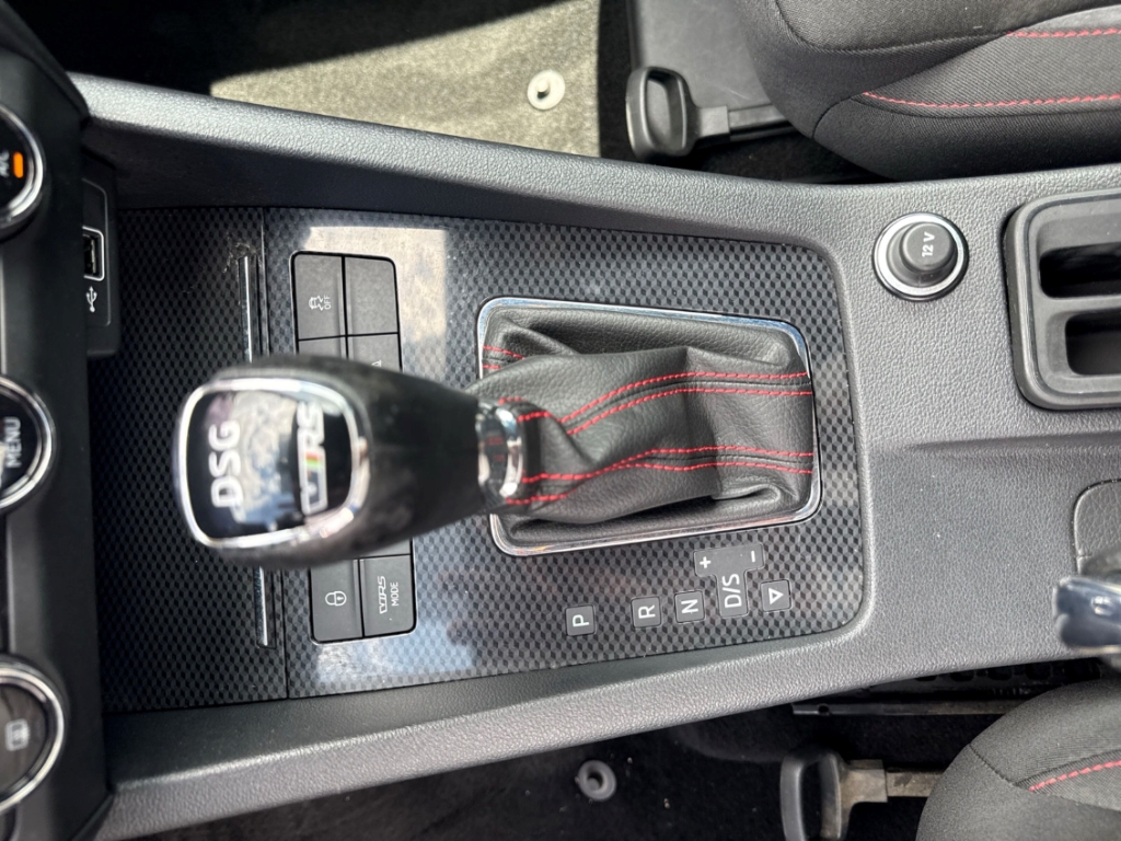 Fahrzeugabbildung SKODA Octavia 2.0 TDI RS 4x4 RKam AHK SHZ elHeck DCC Sportpaket AD Digitales Cockpit