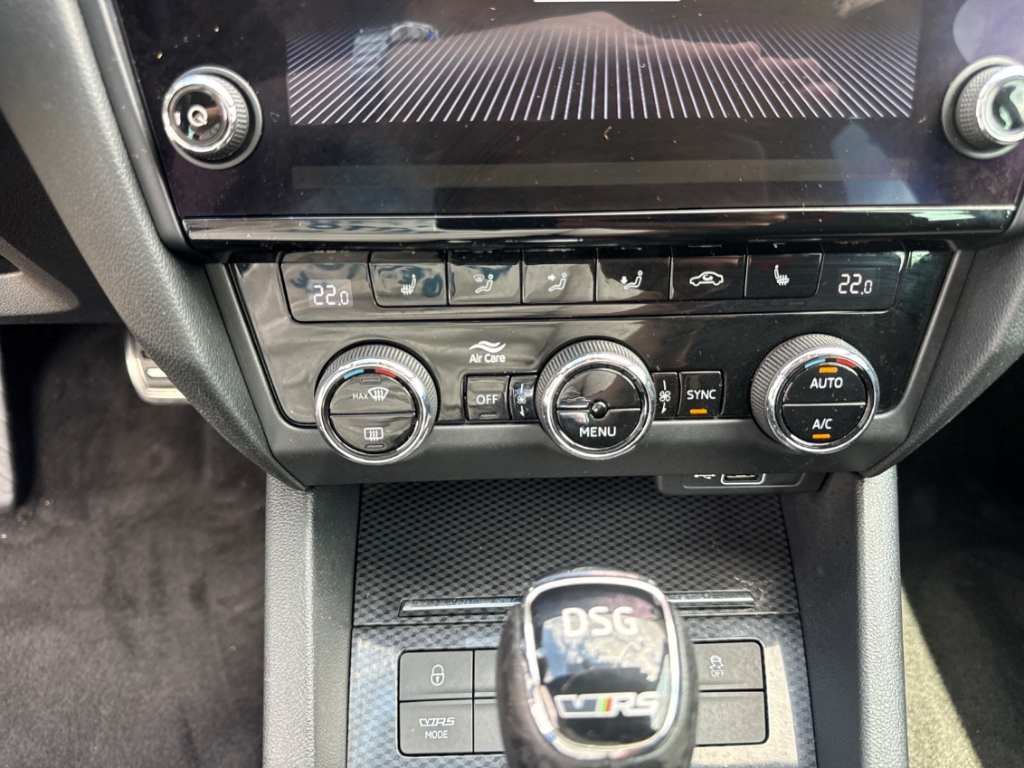 Fahrzeugabbildung SKODA Octavia 2.0 TDI RS 4x4 RKam AHK SHZ elHeck DCC Sportpaket AD Digitales Cockpit