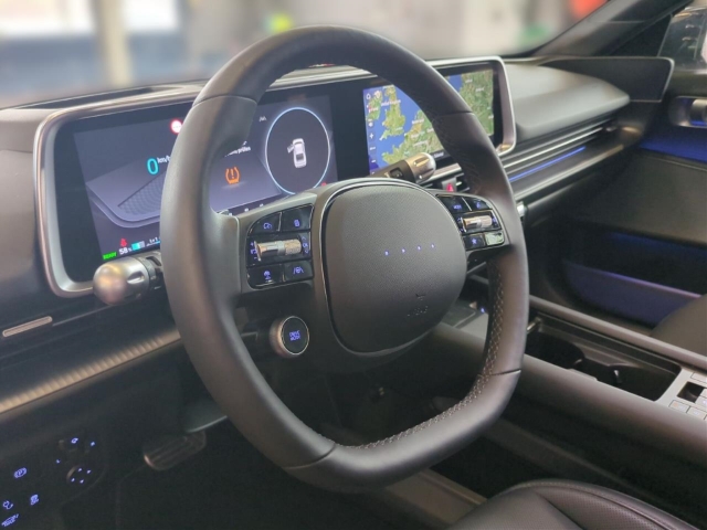 Fahrzeugabbildung Hyundai IONIQ 6 77,4kWh 4WD UNIQ 20LM HUD Navi Digitales Cockpit Memory Sitze Soundsystem