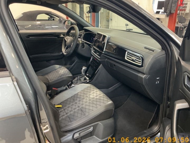 Fahrzeugabbildung Volkswagen T-Roc 1.5 TSI DSG R-Line IQ.Drive LED+ ACC SHZ