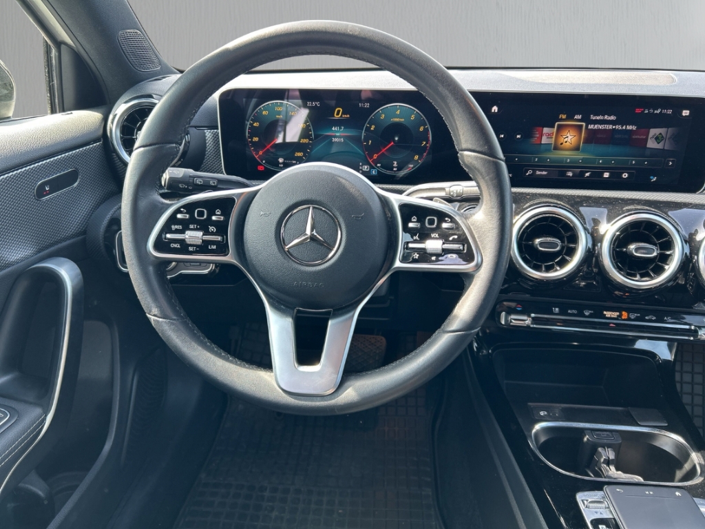 Fahrzeugabbildung Mercedes-Benz A 250 4Matic DCT Progressive Multibeam Night-Pak