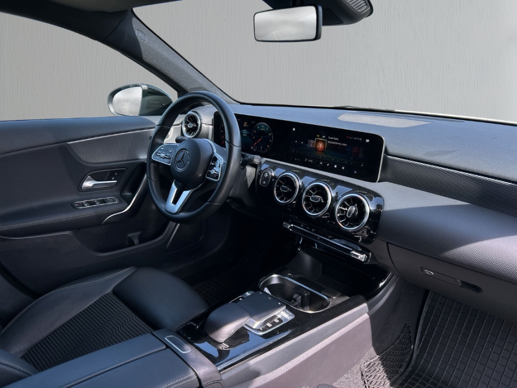 Fahrzeugabbildung Mercedes-Benz A 250 4Matic DCT Progressive Multibeam Night-Pak