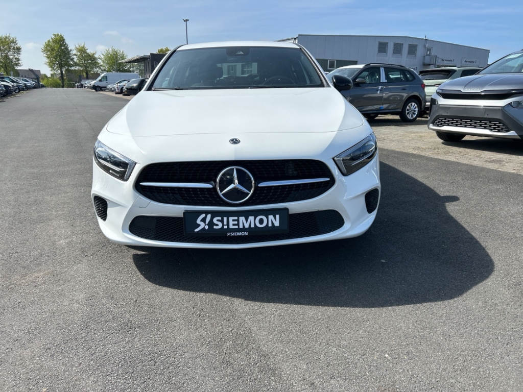 Fahrzeugabbildung Mercedes-Benz A 250 4Matic DCT Progressive Multibeam Night-Pak