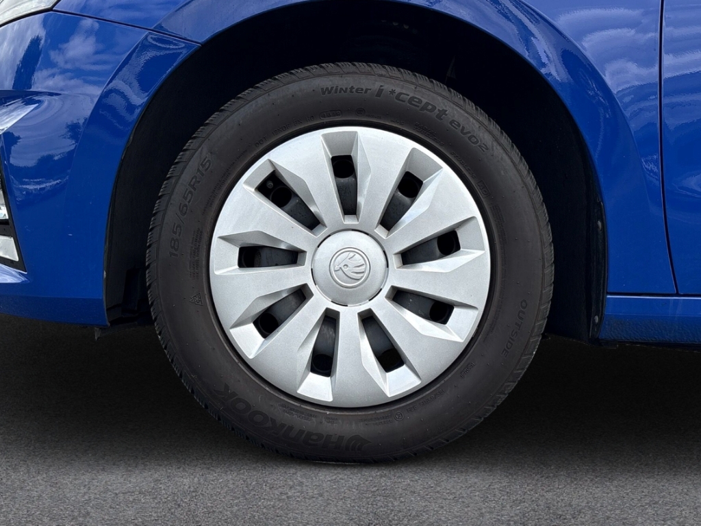Fahrzeugabbildung SKODA Fabia Selection 1.0 PDC Temp LED Color BT Klima USB
