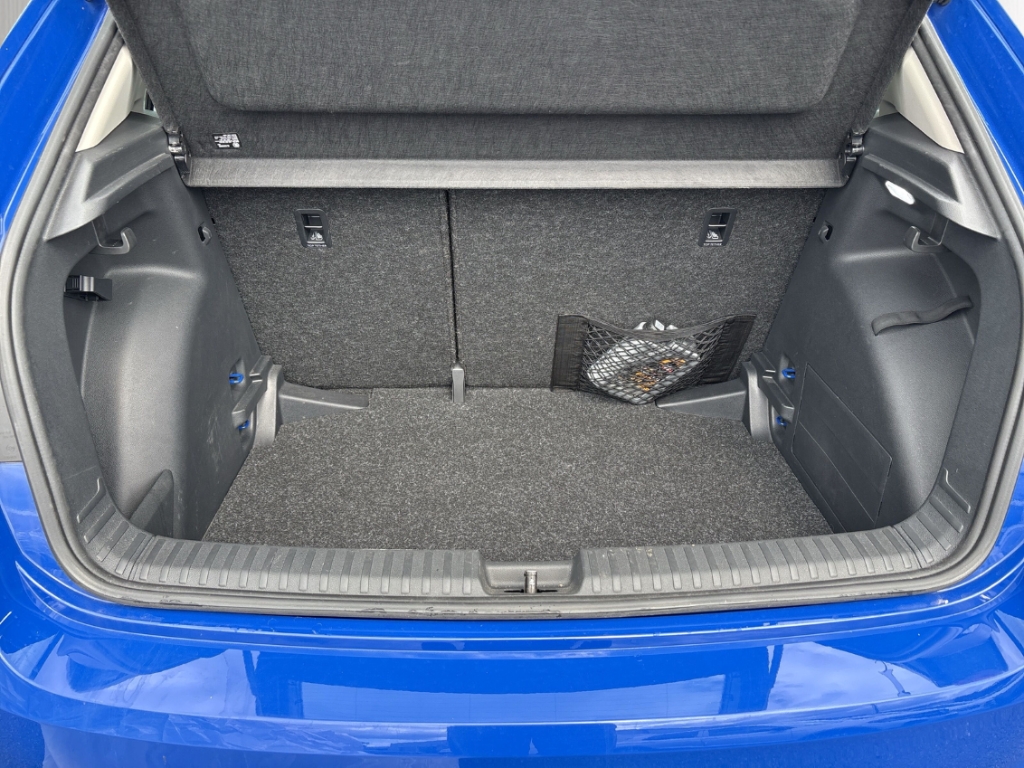 Fahrzeugabbildung SKODA Fabia Selection 1.0 PDC Temp LED Color BT Klima USB