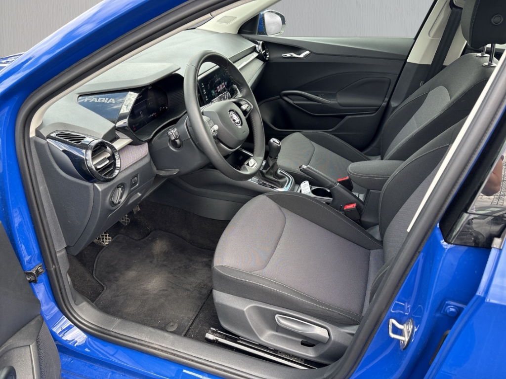 Fahrzeugabbildung SKODA Fabia Selection 1.0 PDC Temp LED Color BT Klima USB