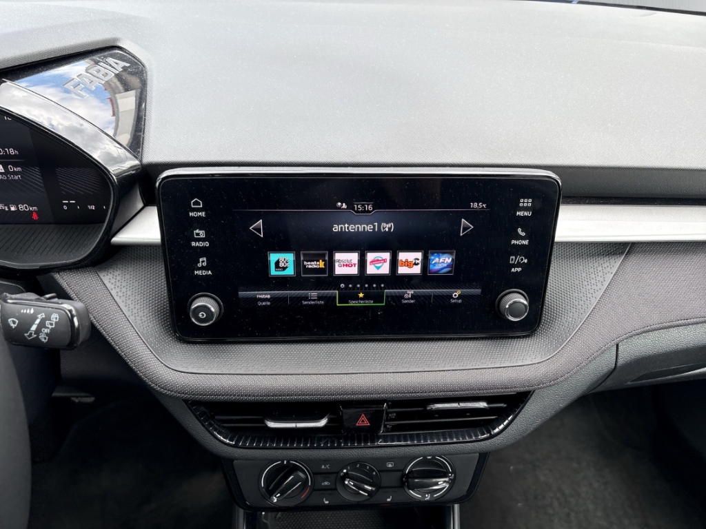 Fahrzeugabbildung SKODA Fabia Selection 1.0 PDC Temp LED Color BT Klima USB