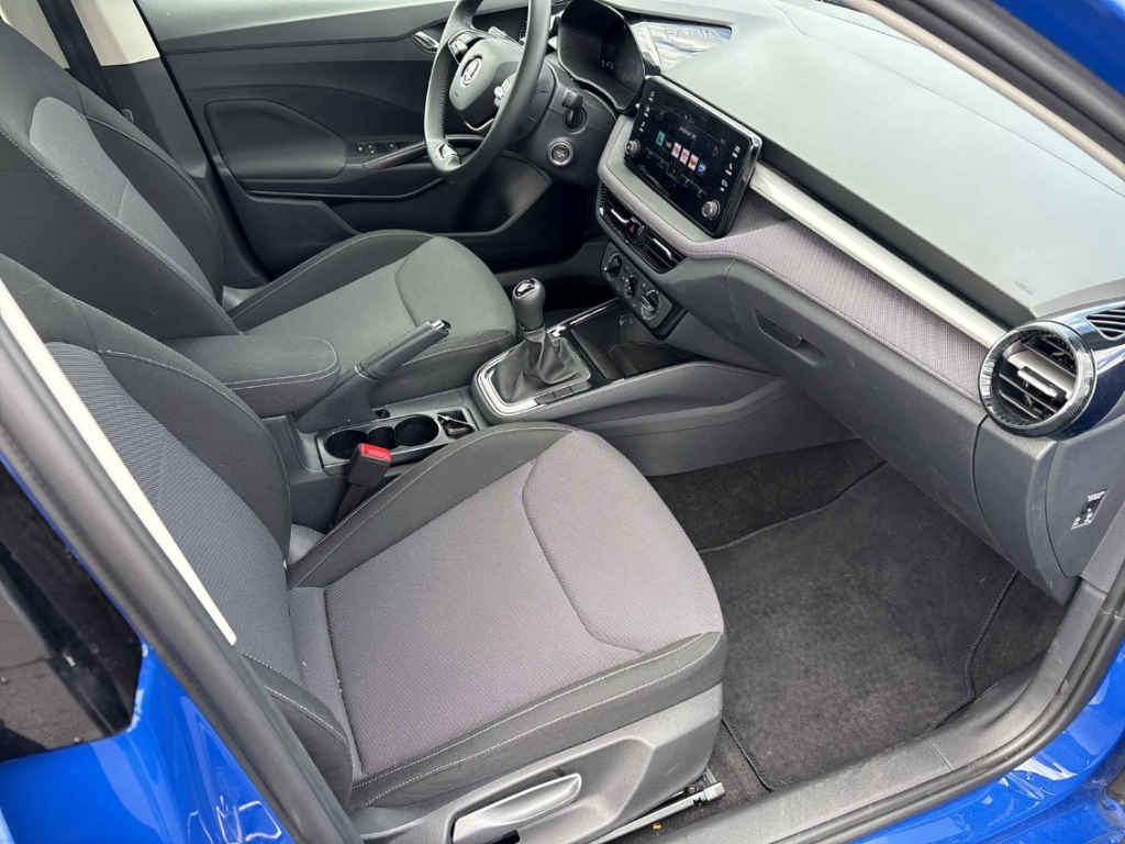 Fahrzeugabbildung SKODA Fabia Selection 1.0 PDC Temp LED Color BT Klima USB
