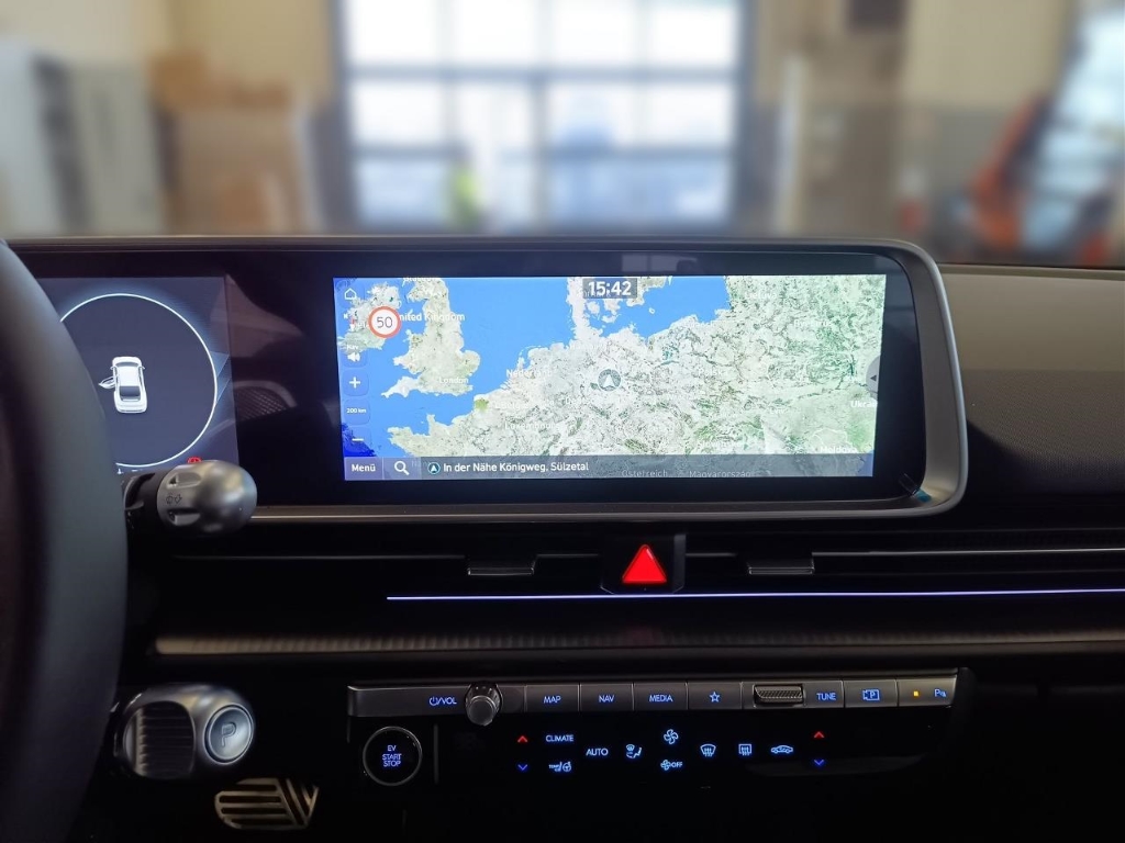 Fahrzeugabbildung Hyundai IONIQ 6 77,4kWh 2WD UNIQ Digi-Spiegel 20LM Schiebedach HUD Navi Digitales Cockpit