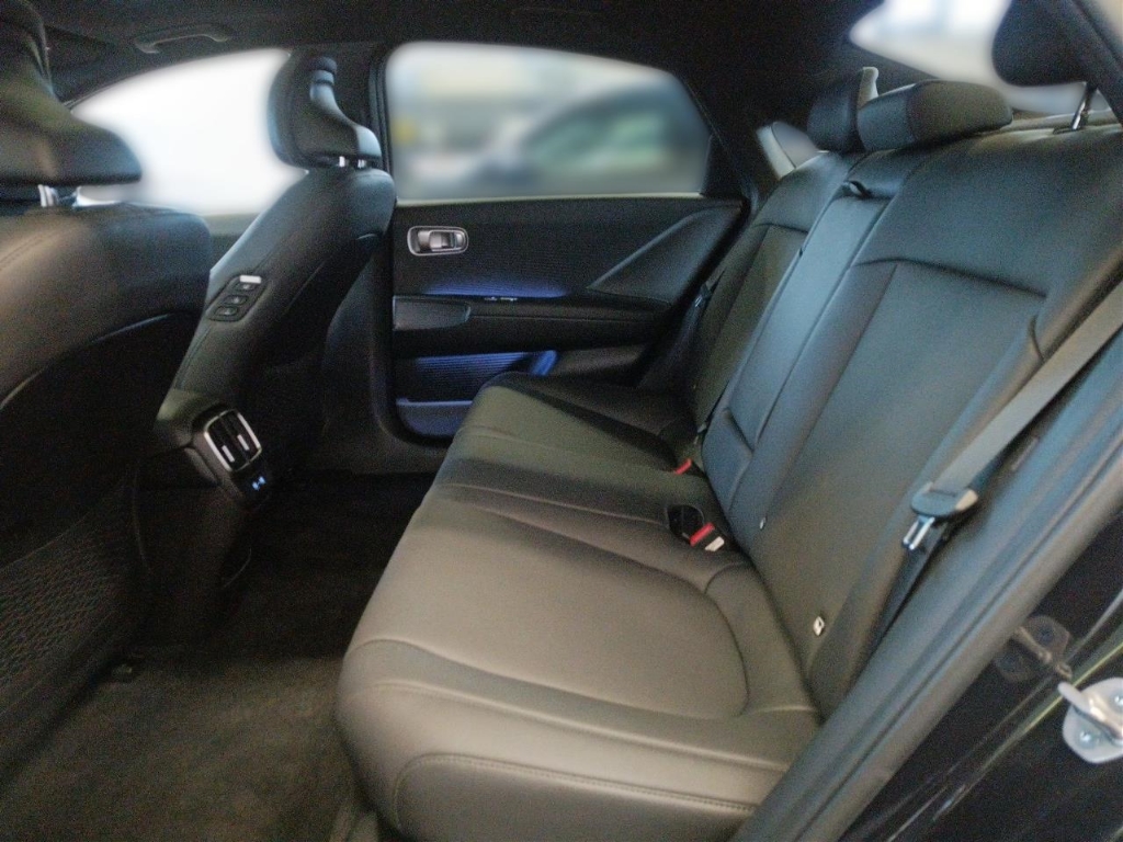 Fahrzeugabbildung Hyundai IONIQ 6 77,4kWh 2WD UNIQ Digi-Spiegel 20LM Schiebedach HUD Navi Digitales Cockpit