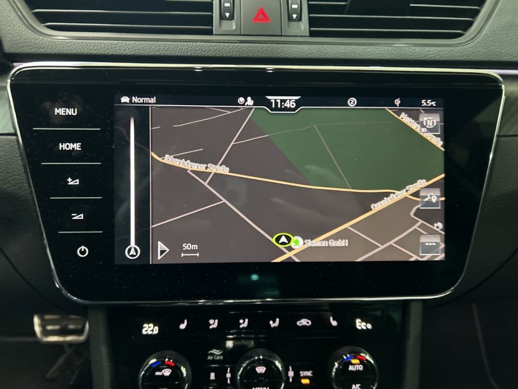 Fahrzeugabbildung SKODA Superb iV Combi 1.4 TSI Sportl AHK Pano Columbus