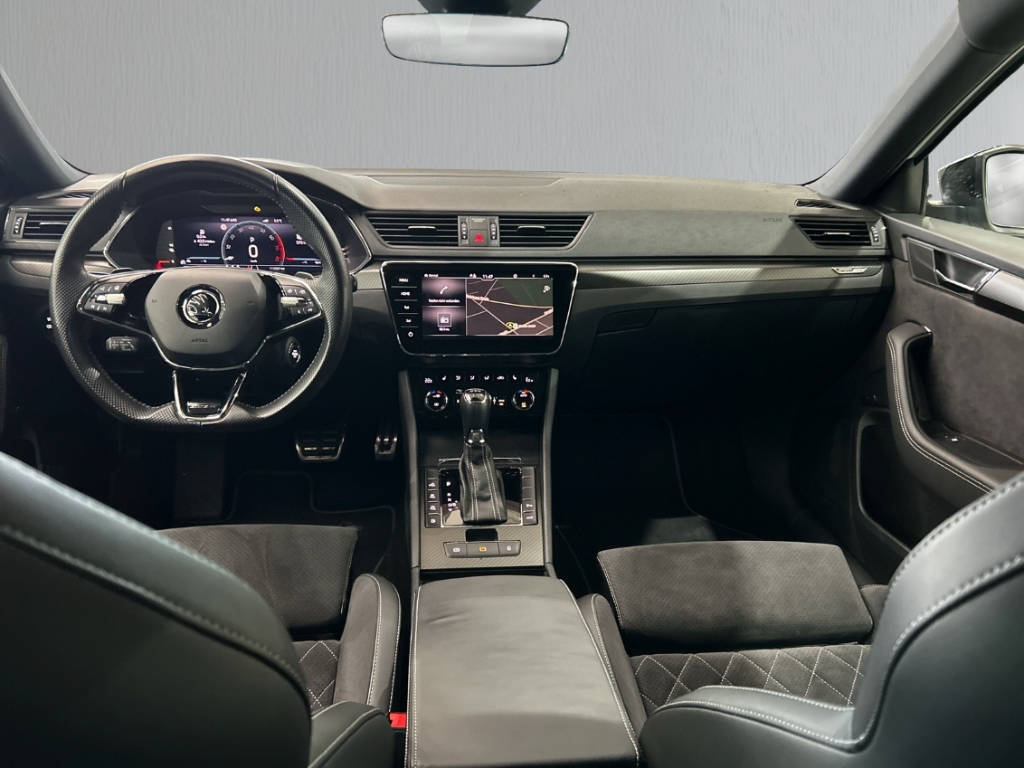 Fahrzeugabbildung SKODA Superb iV Combi 1.4 TSI Sportl AHK Pano Columbus