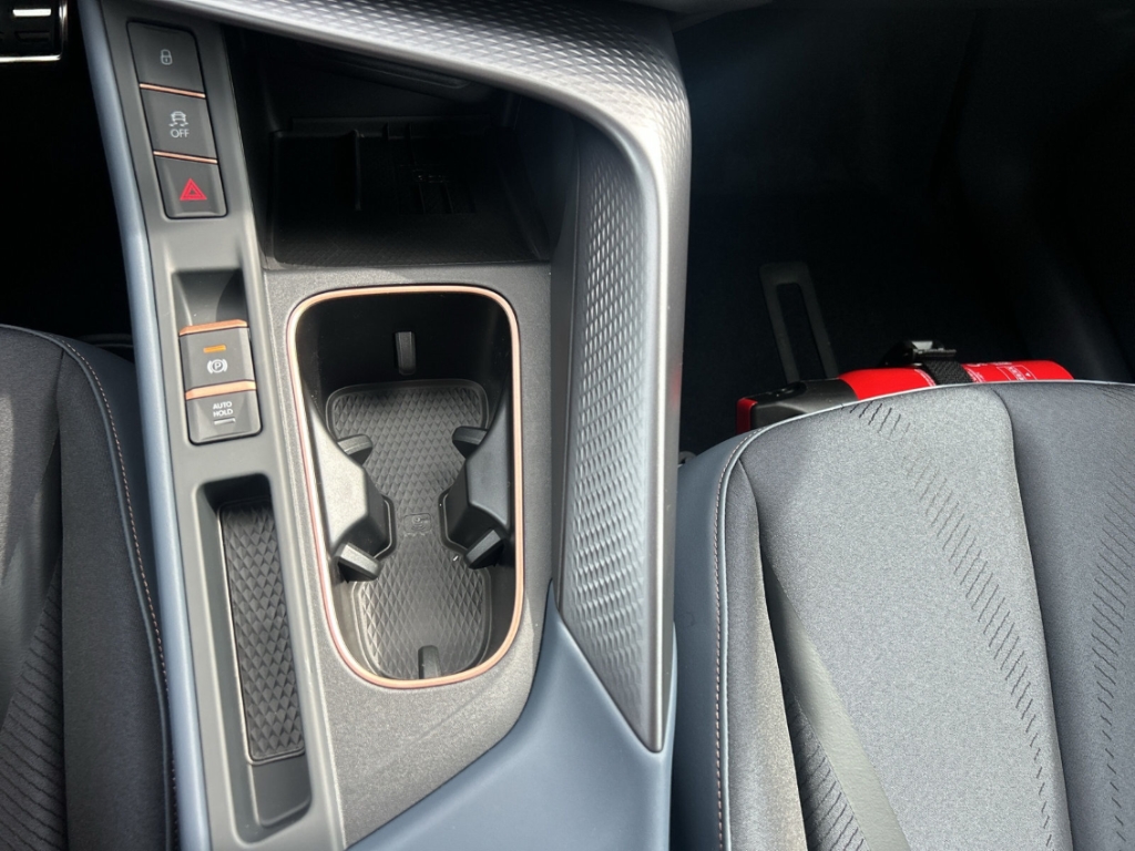 Fahrzeugabbildung CUPRA Terramar eTSI 1.5 TSI DSG AHK Winter eHK ACC SHZ