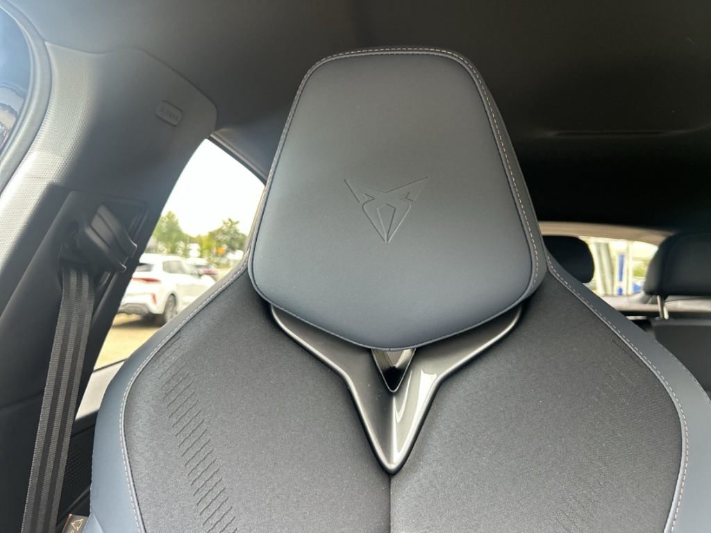 Fahrzeugabbildung CUPRA Terramar eTSI 1.5 TSI DSG AHK Winter eHK ACC SHZ
