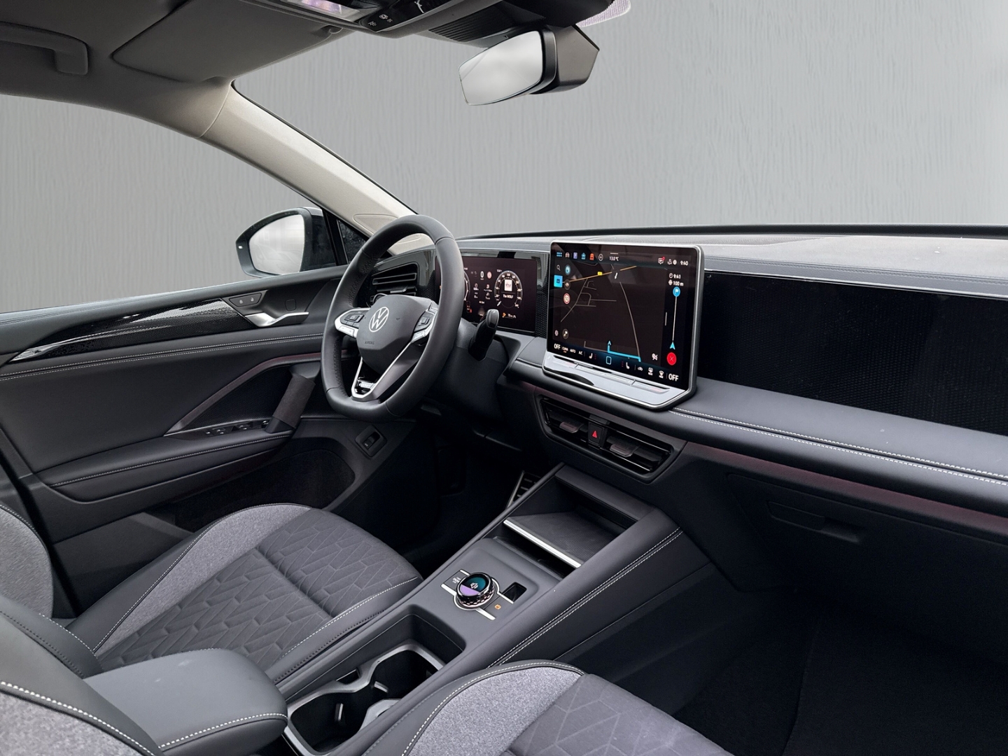 Fahrzeugabbildung Volkswagen Tiguan 1.5 eTSI DSG ENERGY LED AHK LM18 GJR