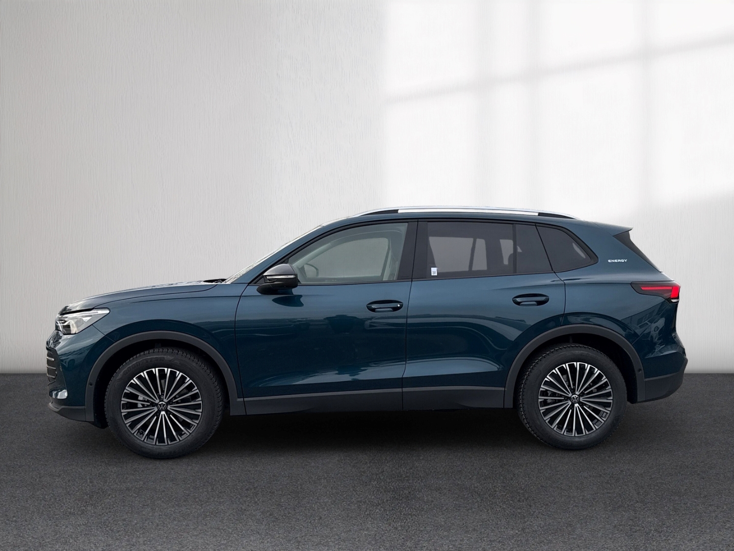 Fahrzeugabbildung Volkswagen Tiguan 1.5 eTSI DSG ENERGY LED AHK LM18 GJR