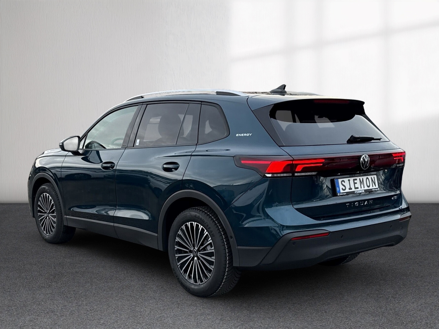 Fahrzeugabbildung Volkswagen Tiguan 1.5 eTSI DSG ENERGY LED AHK LM18 GJR