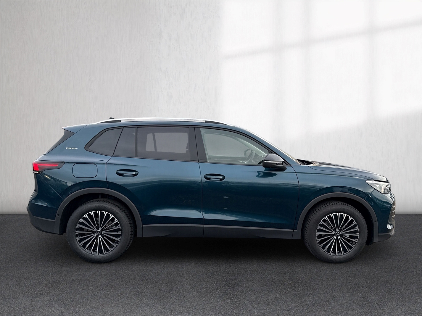 Fahrzeugabbildung Volkswagen Tiguan 1.5 eTSI DSG ENERGY LED AHK LM18 GJR