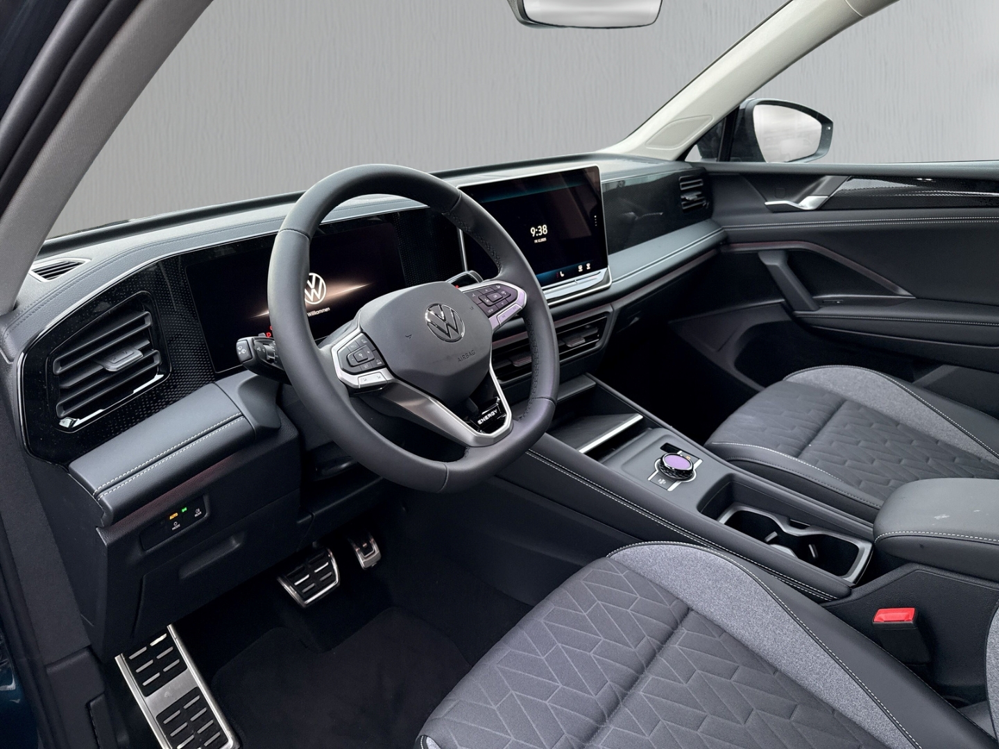 Fahrzeugabbildung Volkswagen Tiguan 1.5 eTSI DSG ENERGY LED AHK LM18 GJR