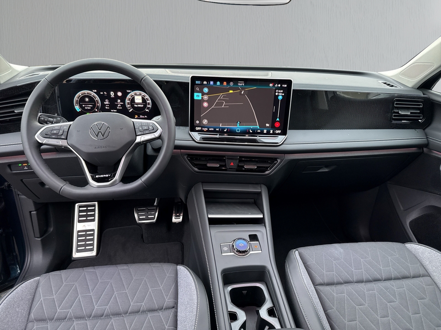 Fahrzeugabbildung Volkswagen Tiguan 1.5 eTSI DSG ENERGY LED AHK LM18 GJR