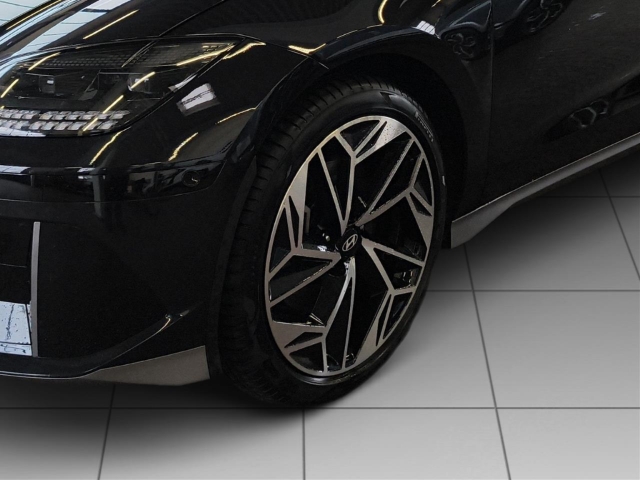 Fahrzeugabbildung Hyundai IONIQ 6 77,4kWh 4WD UNIQ 20LM HUD Navi Digitales Cockpit Memory Sitze Soundsystem