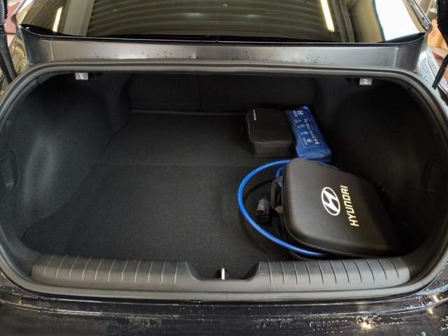 Fahrzeugabbildung Hyundai IONIQ 6 77,4kWh 4WD UNIQ 20LM HUD Navi Digitales Cockpit Memory Sitze Soundsystem