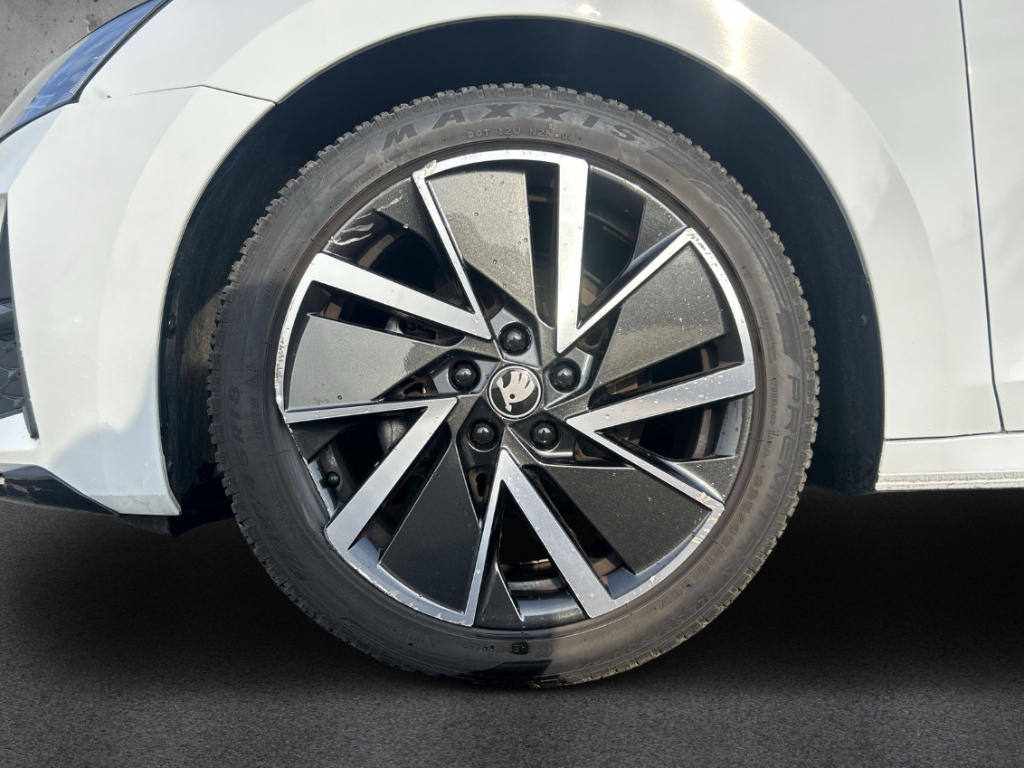 Fahrzeugabbildung SKODA Octavia Combi 1.5 eTSI DSG Sportline MatrLED Nav