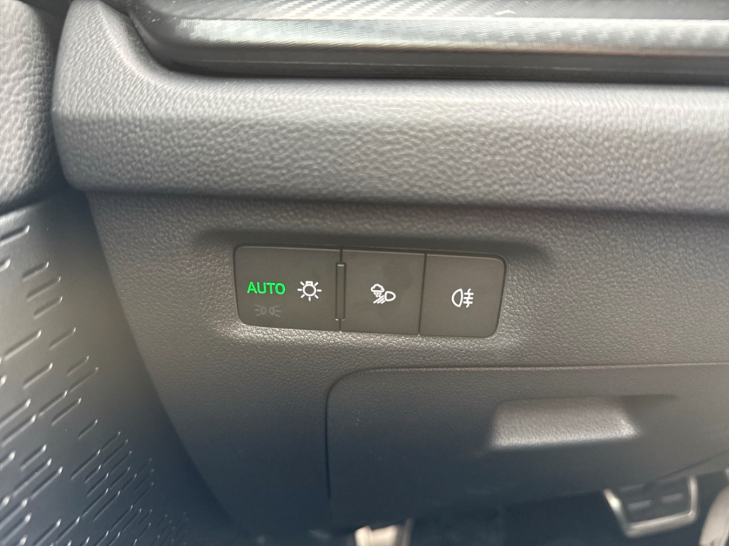 Fahrzeugabbildung SKODA Octavia Combi 1.5 eTSI DSG Sportline MatrLED Nav