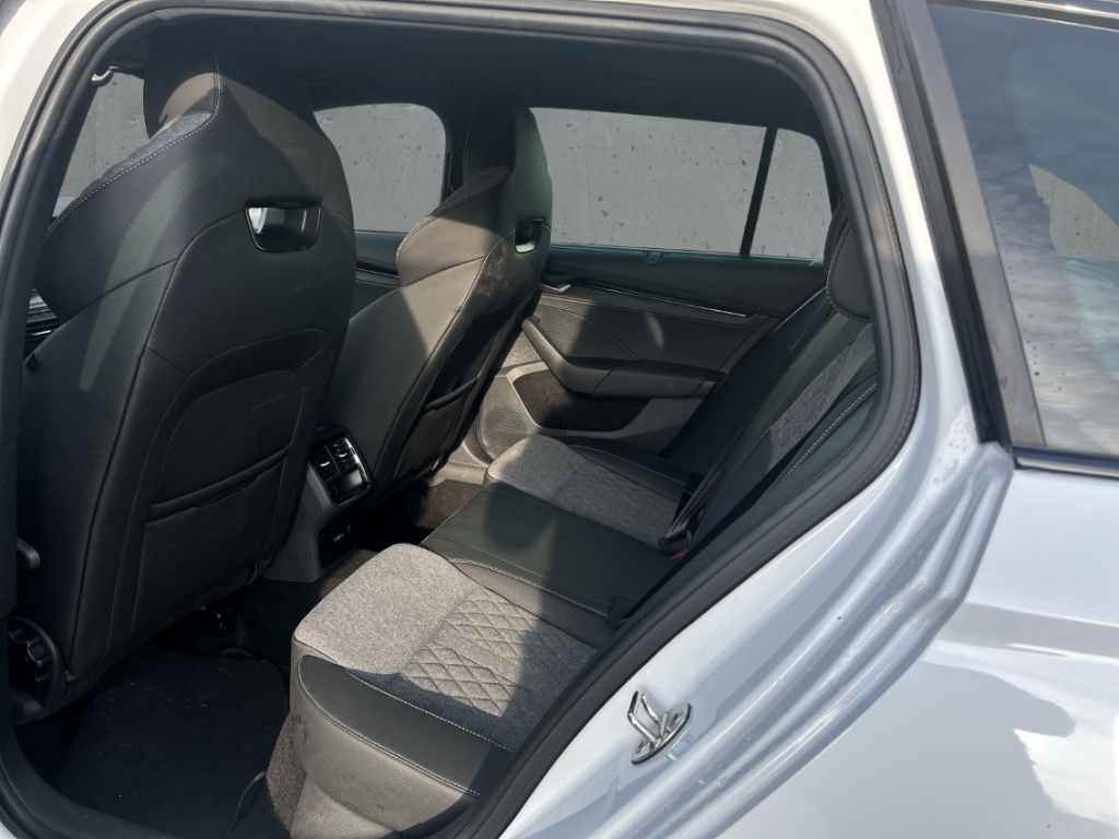 Fahrzeugabbildung SKODA Octavia Combi 1.5 eTSI DSG Sportline MatrLED Nav