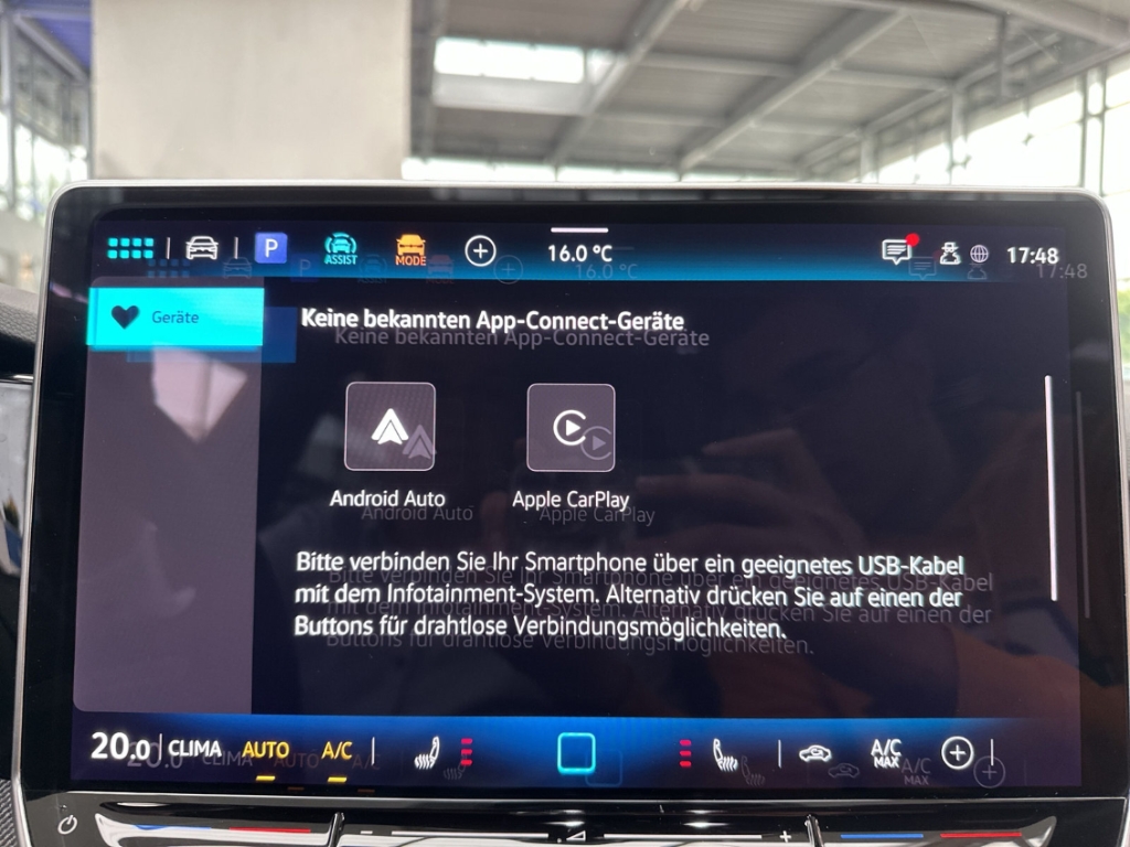 Fahrzeugabbildung Volkswagen Golf Variant 1.5 eTSI R-Line ACC SHZ LED SHZ Privacy GJR
