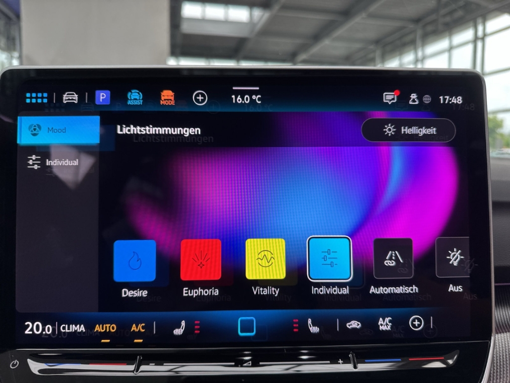 Fahrzeugabbildung Volkswagen Golf Variant 1.5 eTSI R-Line ACC SHZ LED SHZ Privacy GJR