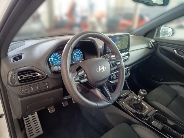 Fahrzeugabbildung Hyundai i30 FL 5trg 1.5 T-GDI 48V MT N-Line Sitz-P. Panorama Sportpaket Navi